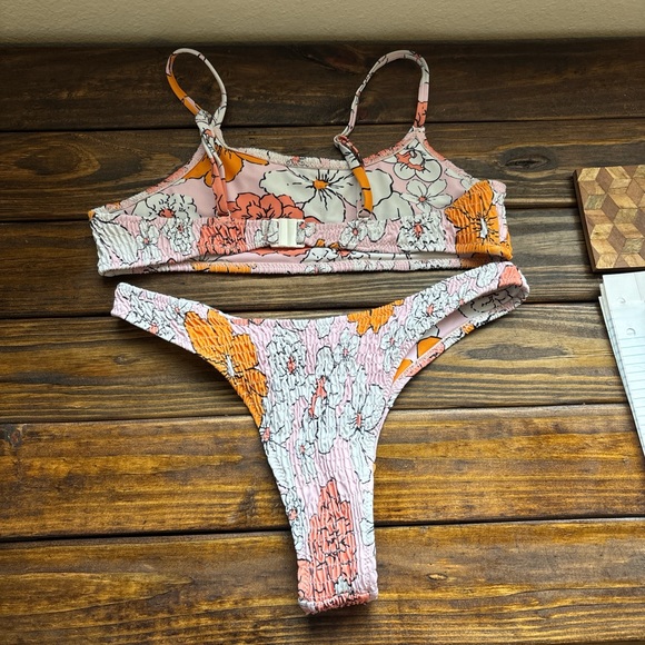 Bikini - Picture 2 of 2